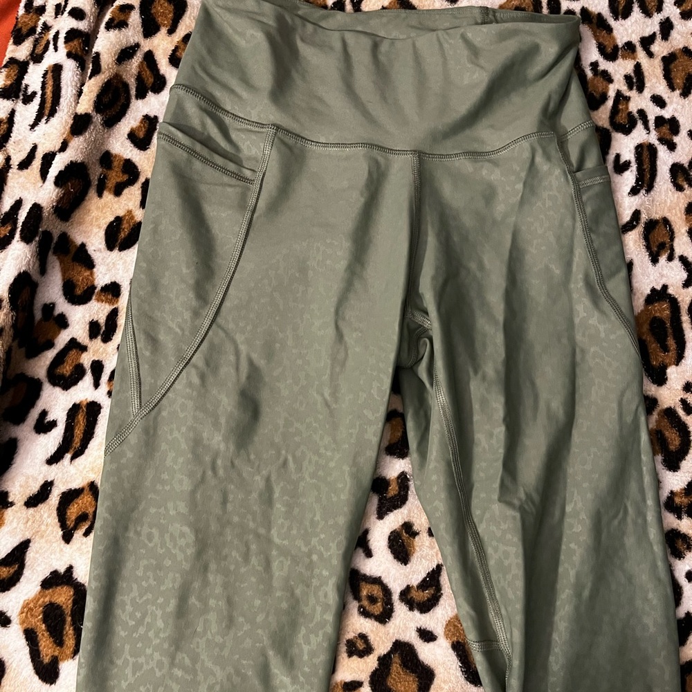 Leopard old navy leggings cropped
